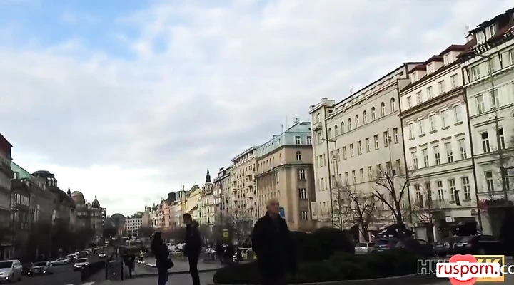 Шлюха за бабки отсосала и оттрахалась с парнем